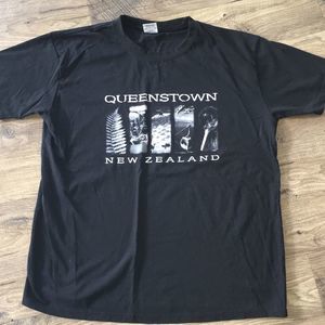 NWOT Black Queenstown New Zealand print Kiwi t shirt